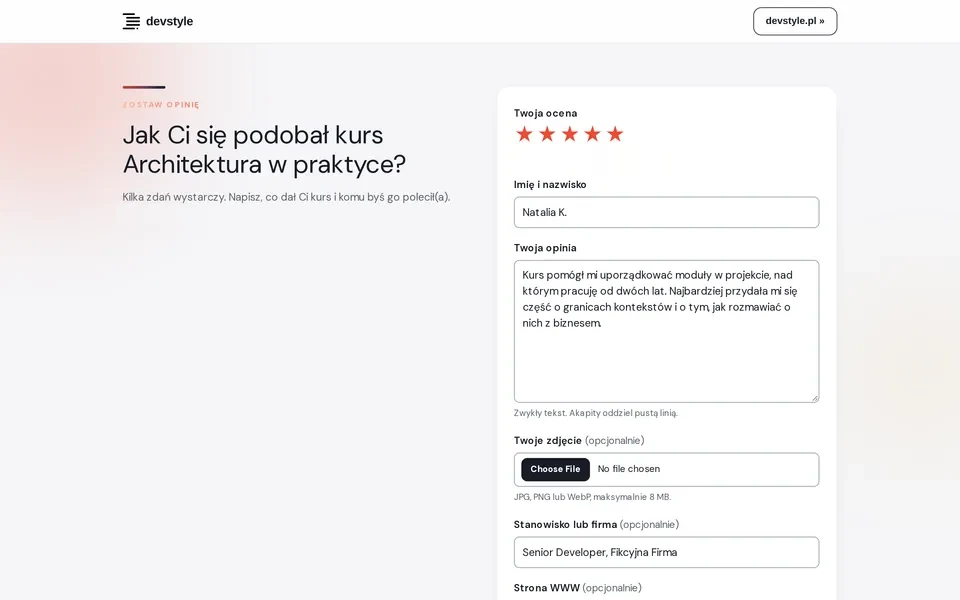 Formularz opinii VoxStyle z oceną w gwiazdkach, polem na treść i zdjęcie